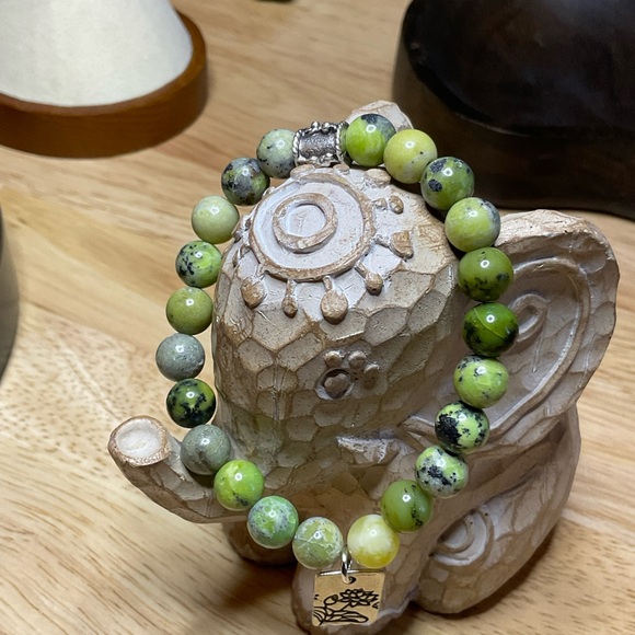 Australian Jade Chrysoprase (8 mm) with Silver Spacers and Charm - Picture 4 of 11